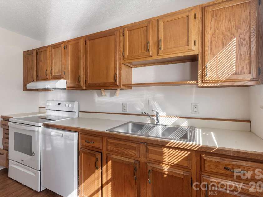 27 Trowbridge Lane, Brevard, NC 28712.  MLS# CAR4425471, YatesRealty ID 55542. 