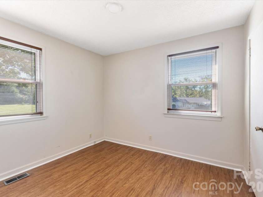 27 Trowbridge Lane, Brevard, NC 28712.  MLS# CAR4425471, YatesRealty ID 55542. 