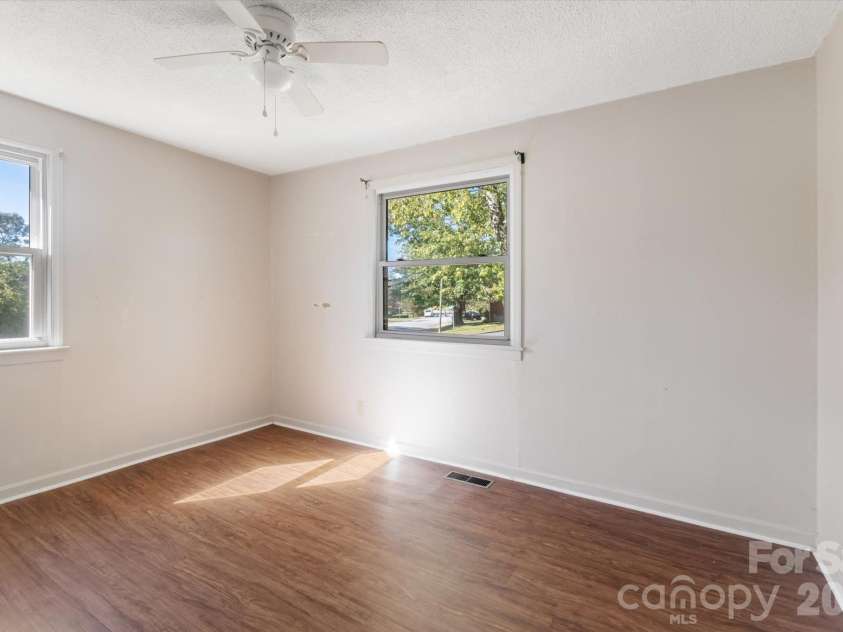 27 Trowbridge Lane, Brevard, NC 28712.  MLS# CAR4425471, YatesRealty ID 55542. 