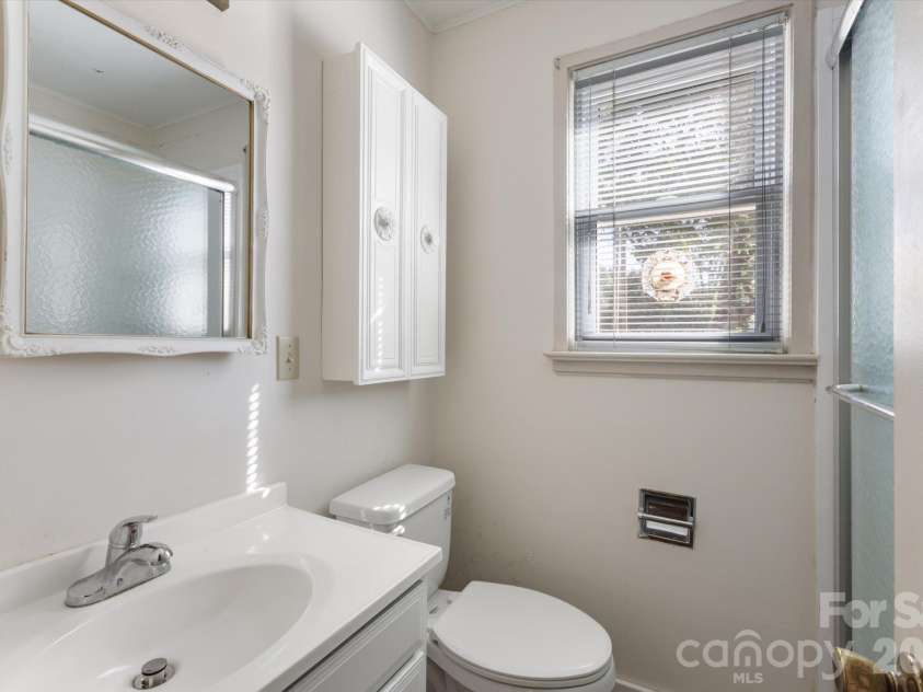 27 Trowbridge Lane, Brevard, NC 28712.  MLS# CAR4425471, YatesRealty ID 55542. 