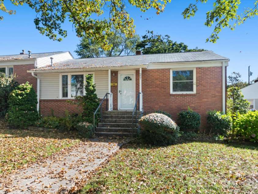 27 Trowbridge Lane, Brevard, NC 28712.  MLS# CAR4425471, YatesRealty ID 55542. 