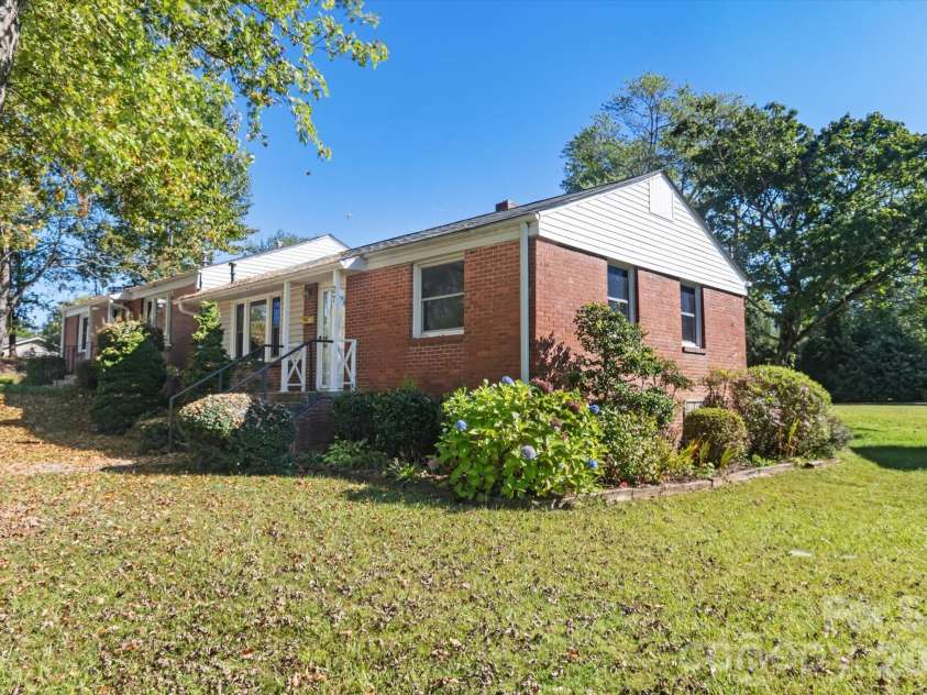 27 Trowbridge Lane, Brevard, NC 28712.  MLS# CAR4425471, YatesRealty ID 55542. 