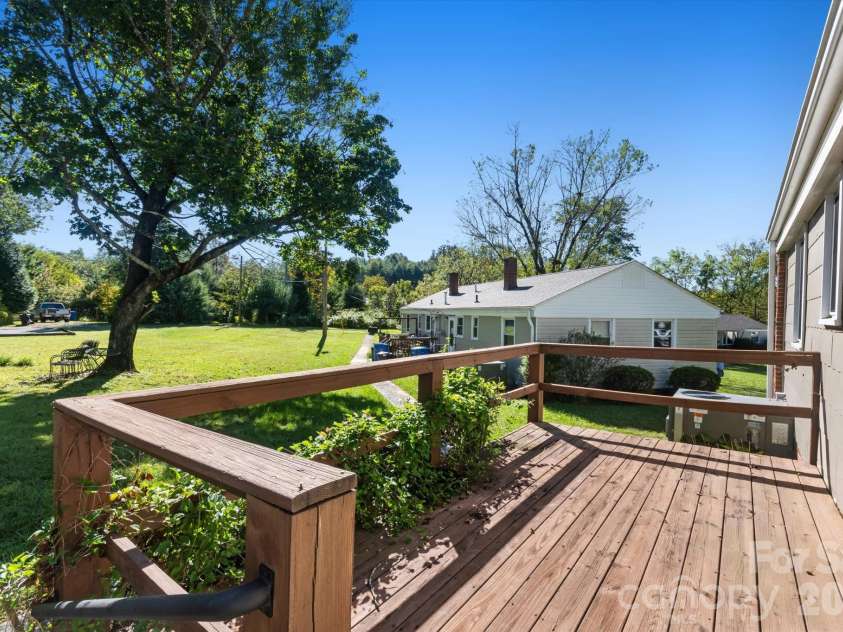 27 Trowbridge Lane, Brevard, NC 28712.  MLS# CAR4425471, YatesRealty ID 55542. 