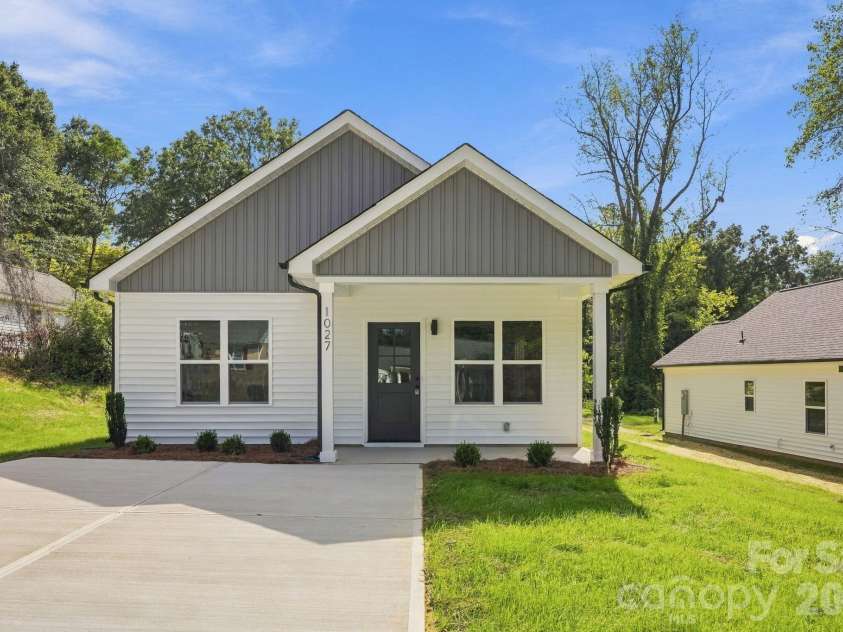 1027 Houston Street, Gastonia, NC 28052.  MLS# CAR4432877, YatesRealty ID 55545. 