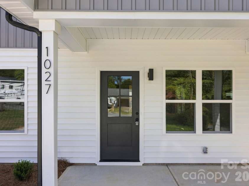 1027 Houston Street, Gastonia, NC 28052.  MLS# CAR4432877, YatesRealty ID 55545. 