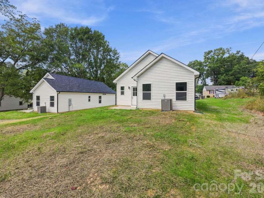 1027 Houston Street, Gastonia, NC 28052.  MLS# CAR4432877, YatesRealty ID 55545. 