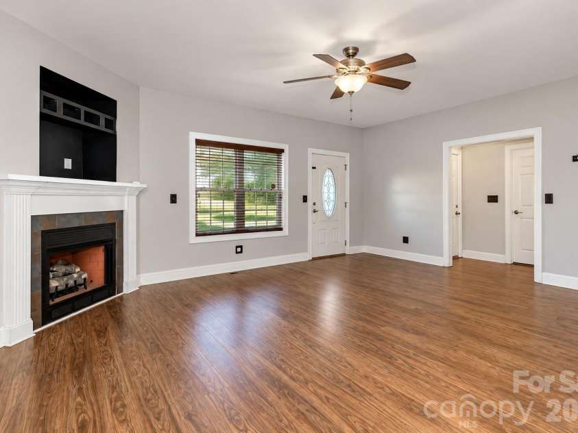 138 Westhaven Drive, Statesville, NC 28625.  MLS# CAR4432092, YatesRealty ID 55546. 