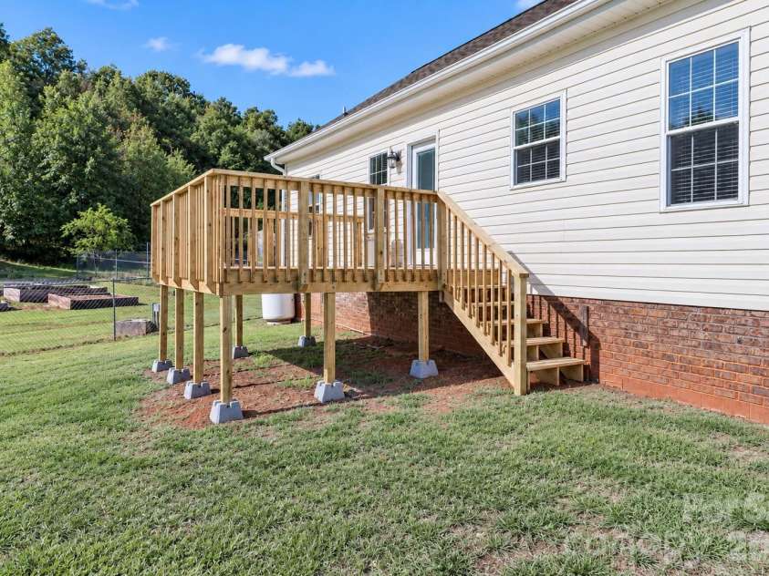 138 Westhaven Drive, Statesville, NC 28625.  MLS# CAR4432092, YatesRealty ID 55546. 
