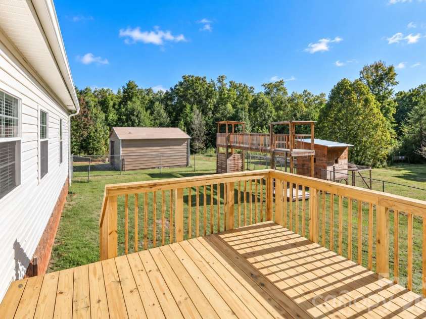 138 Westhaven Drive, Statesville, NC 28625.  MLS# CAR4432092, YatesRealty ID 55546. 