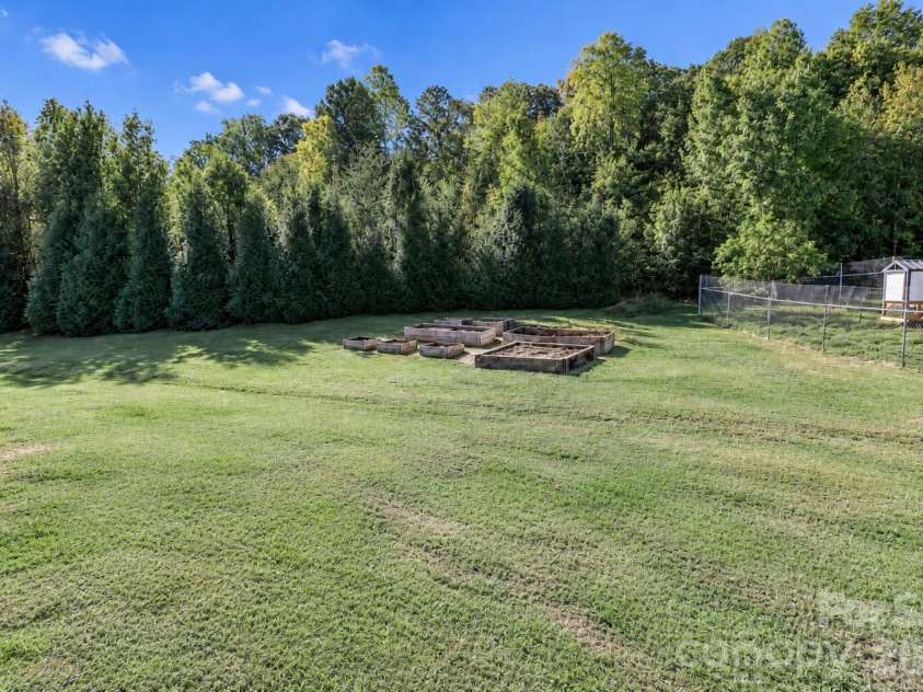 138 Westhaven Drive, Statesville, NC 28625.  MLS# CAR4432092, YatesRealty ID 55546. 