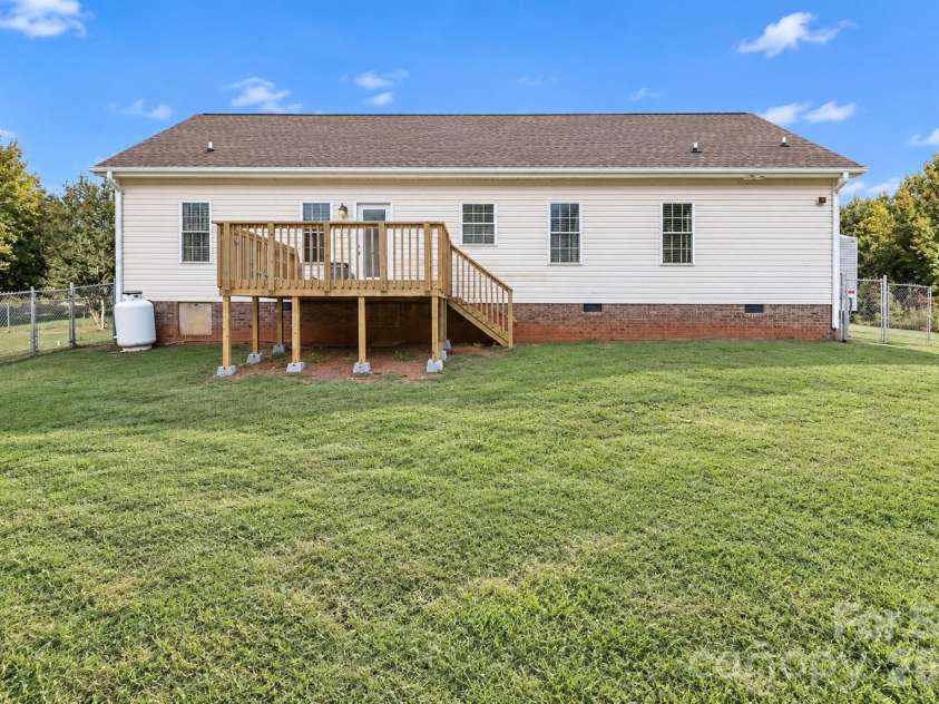 138 Westhaven Drive, Statesville, NC 28625.  MLS# CAR4432092, YatesRealty ID 55546. 