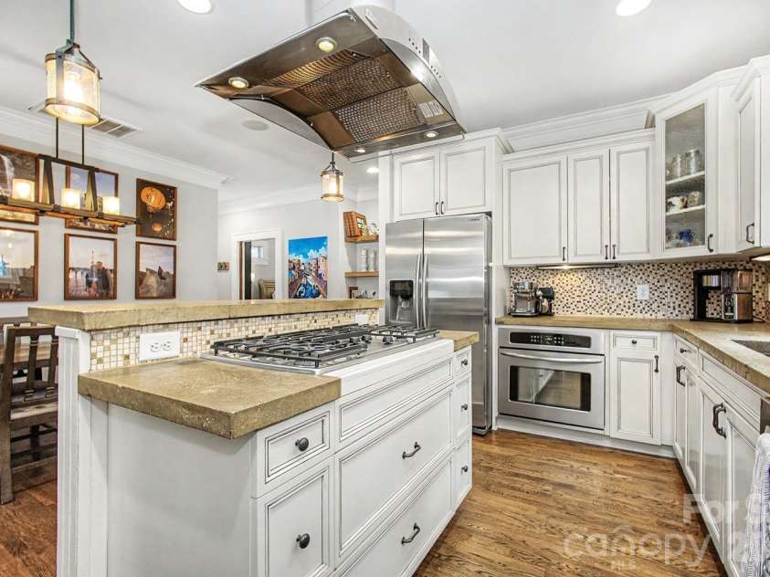 3610 Oakwood Avenue, Charlotte, NC 28205.  MLS# CAR4431301, YatesRealty ID 55549. 