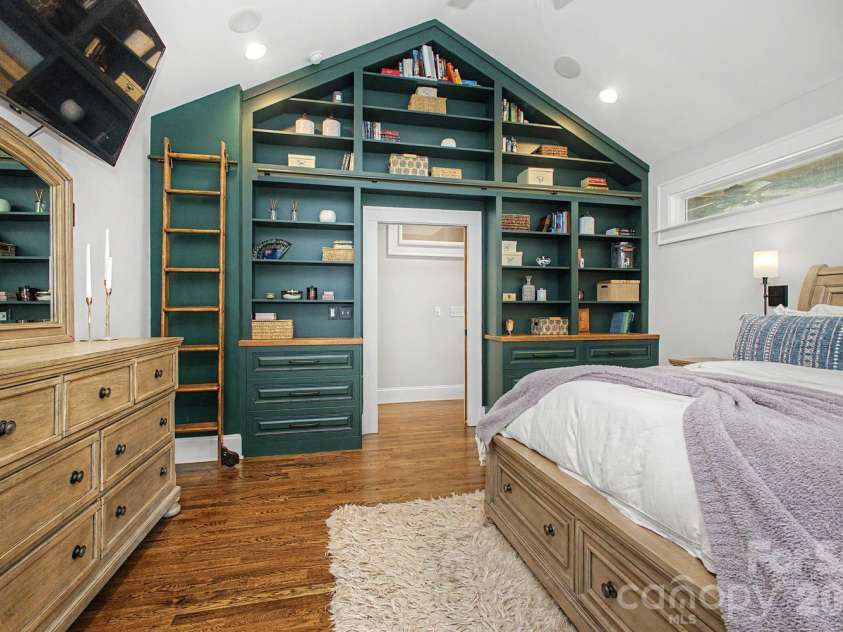 3610 Oakwood Avenue, Charlotte, NC 28205.  MLS# CAR4431301, YatesRealty ID 55549. 