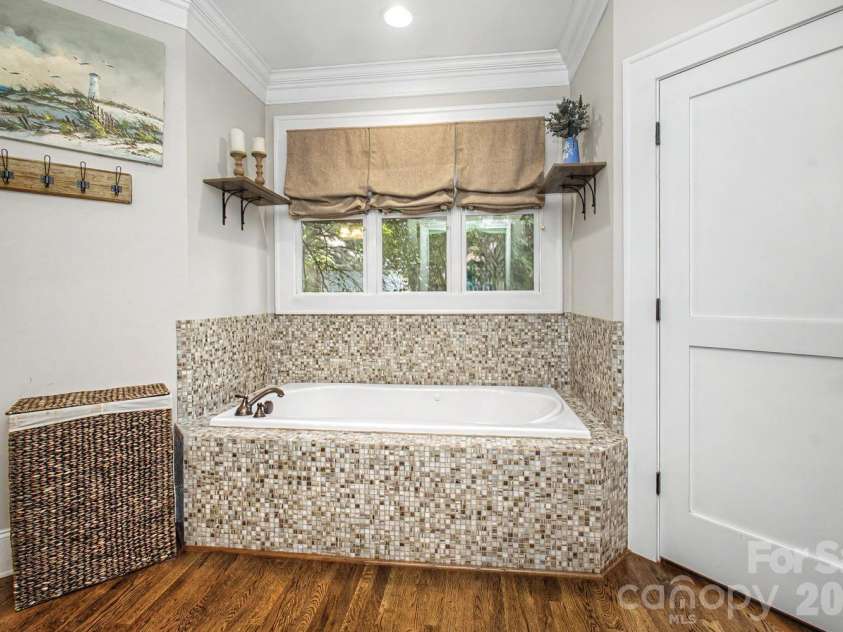 3610 Oakwood Avenue, Charlotte, NC 28205.  MLS# CAR4431301, YatesRealty ID 55549. 