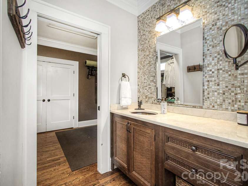 3610 Oakwood Avenue, Charlotte, NC 28205.  MLS# CAR4431301, YatesRealty ID 55549. 