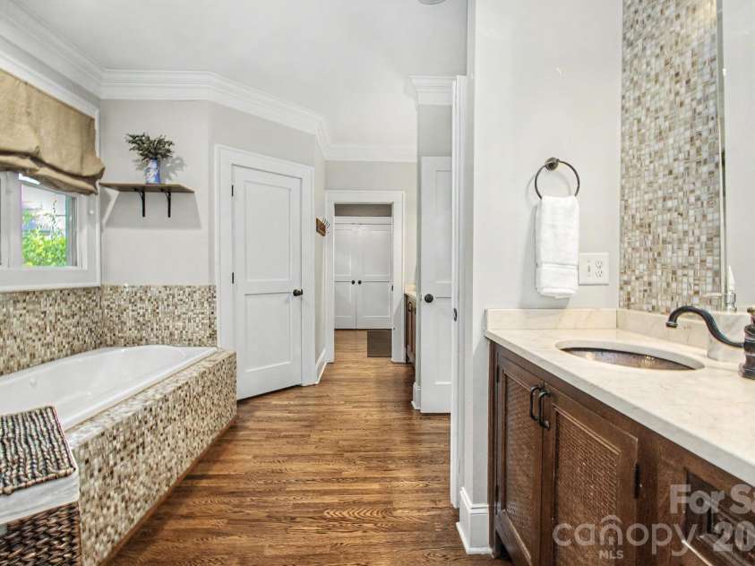 3610 Oakwood Avenue, Charlotte, NC 28205.  MLS# CAR4431301, YatesRealty ID 55549. 