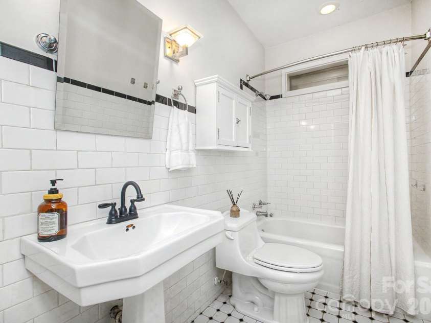3610 Oakwood Avenue, Charlotte, NC 28205.  MLS# CAR4431301, YatesRealty ID 55549. 