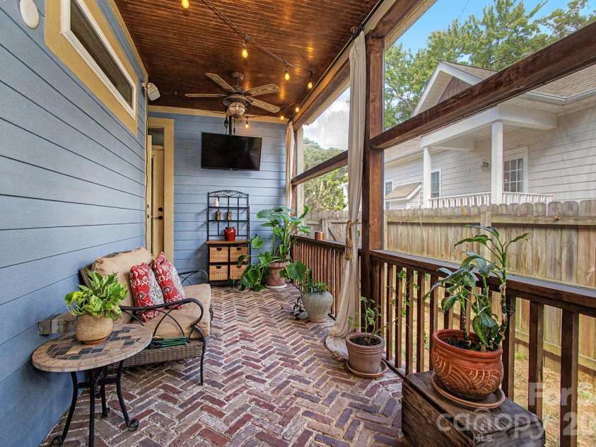 3610 Oakwood Avenue, Charlotte, NC 28205.  MLS# CAR4431301, YatesRealty ID 55549. 