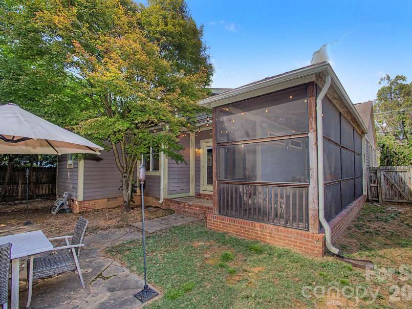 3610 Oakwood Avenue, Charlotte, NC 28205.  MLS# CAR4431301, YatesRealty ID 55549. 