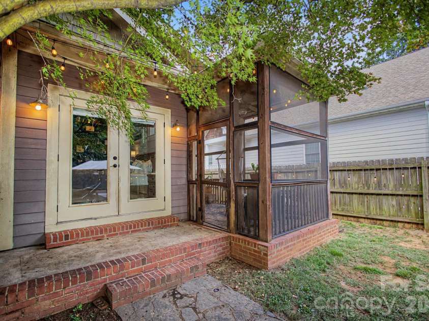 3610 Oakwood Avenue, Charlotte, NC 28205.  MLS# CAR4431301, YatesRealty ID 55549. 