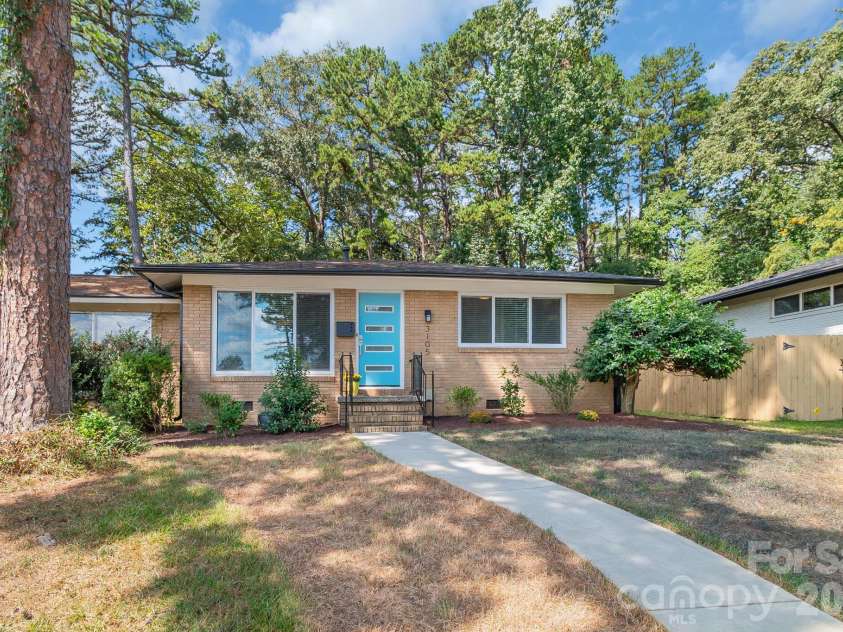 3105 Erskine Drive, Charlotte, NC 28205.  MLS# CAR4432859, YatesRealty ID 55551. 