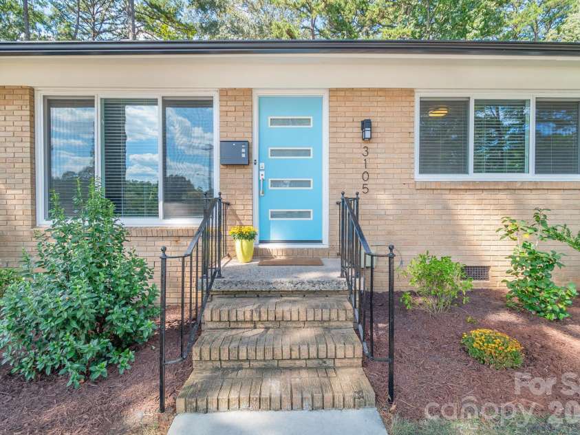 3105 Erskine Drive, Charlotte, NC 28205.  MLS# CAR4432859, YatesRealty ID 55551. 
