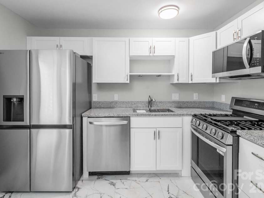 3105 Erskine Drive, Charlotte, NC 28205.  MLS# CAR4432859, YatesRealty ID 55551. 