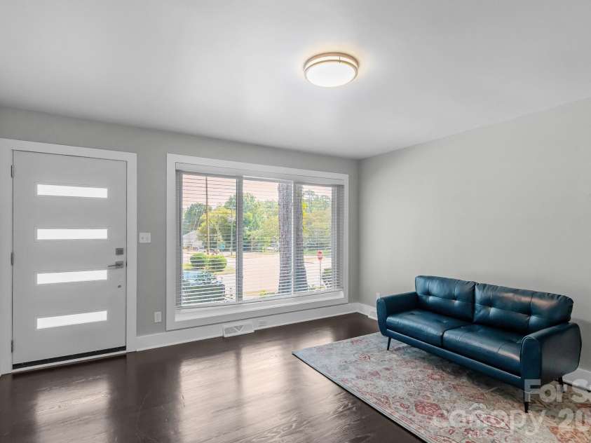 3105 Erskine Drive, Charlotte, NC 28205.  MLS# CAR4432859, YatesRealty ID 55551. 