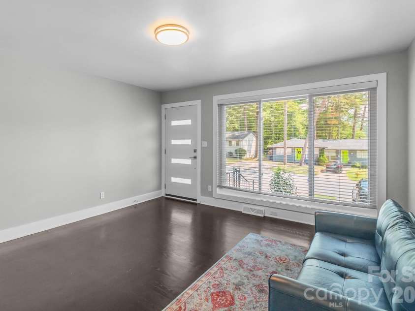 3105 Erskine Drive, Charlotte, NC 28205.  MLS# CAR4432859, YatesRealty ID 55551. 
