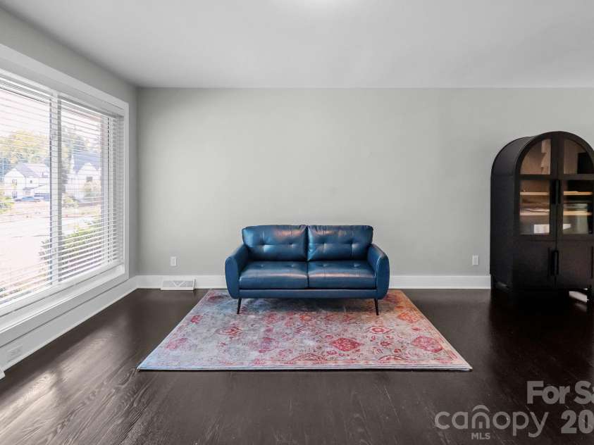 3105 Erskine Drive, Charlotte, NC 28205.  MLS# CAR4432859, YatesRealty ID 55551. 