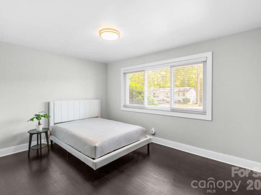 3105 Erskine Drive, Charlotte, NC 28205.  MLS# CAR4432859, YatesRealty ID 55551. 