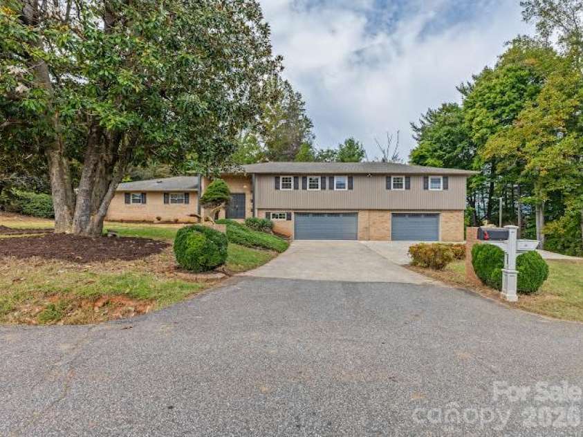 1824 Chrosaro Place, Lenoir, NC 28645.  MLS# CAR4432615, YatesRealty ID 55552. 