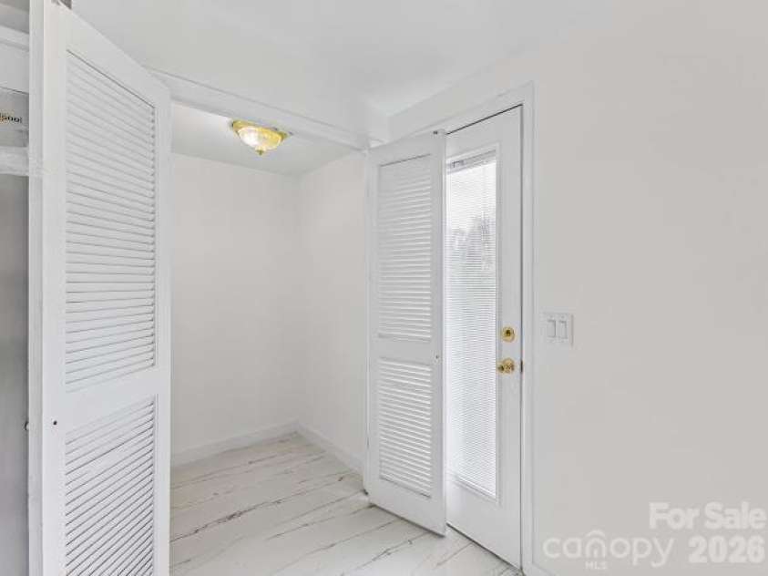 1824 Chrosaro Place, Lenoir, NC 28645.  MLS# CAR4432615, YatesRealty ID 55552. 