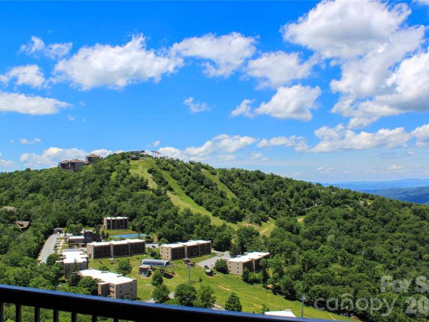 303 Sugar Top Drive, Banner Elk, NC 28604.  MLS# CAR4395207, YatesRealty ID 55553. 
