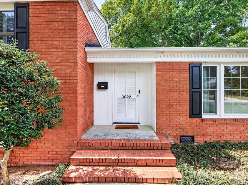3022 Finley Place, Charlotte, NC 28210.  MLS# CAR4432416, YatesRealty ID 55554. 