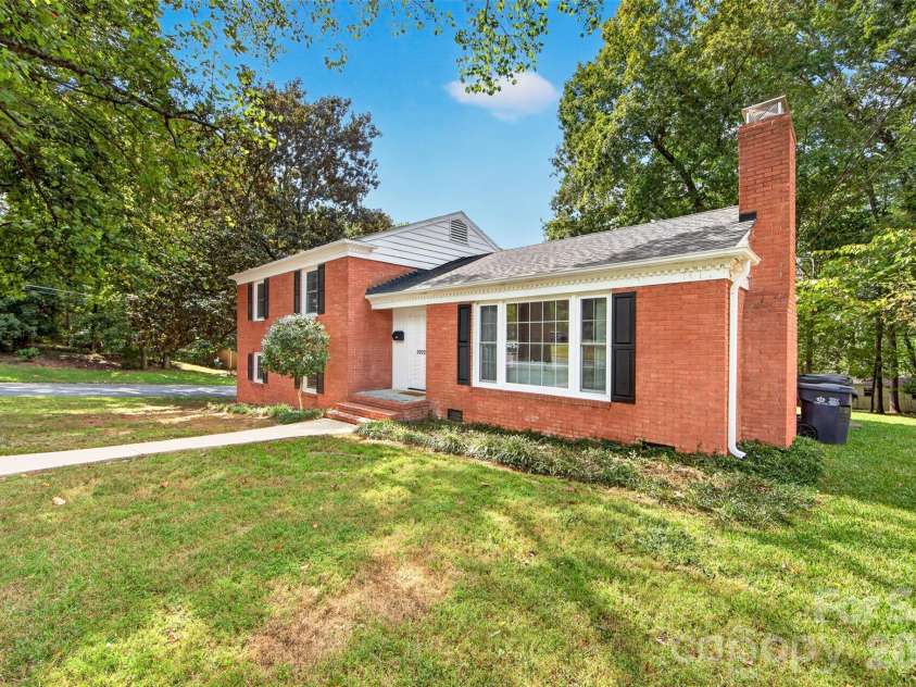 3022 Finley Place, Charlotte, NC 28210.  MLS# CAR4432416, YatesRealty ID 55554. 