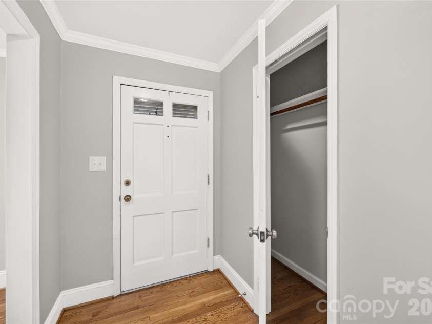 3022 Finley Place, Charlotte, NC 28210.  MLS# CAR4432416, YatesRealty ID 55554. 