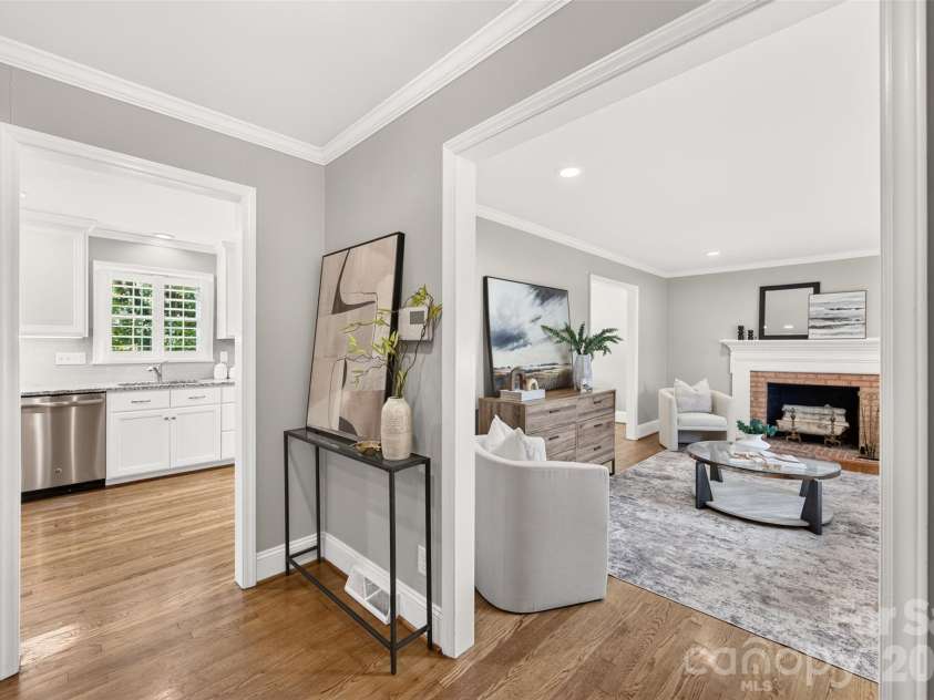 3022 Finley Place, Charlotte, NC 28210.  MLS# CAR4432416, YatesRealty ID 55554. 