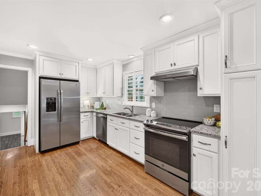 3022 Finley Place, Charlotte, NC 28210.  MLS# CAR4432416, YatesRealty ID 55554. 