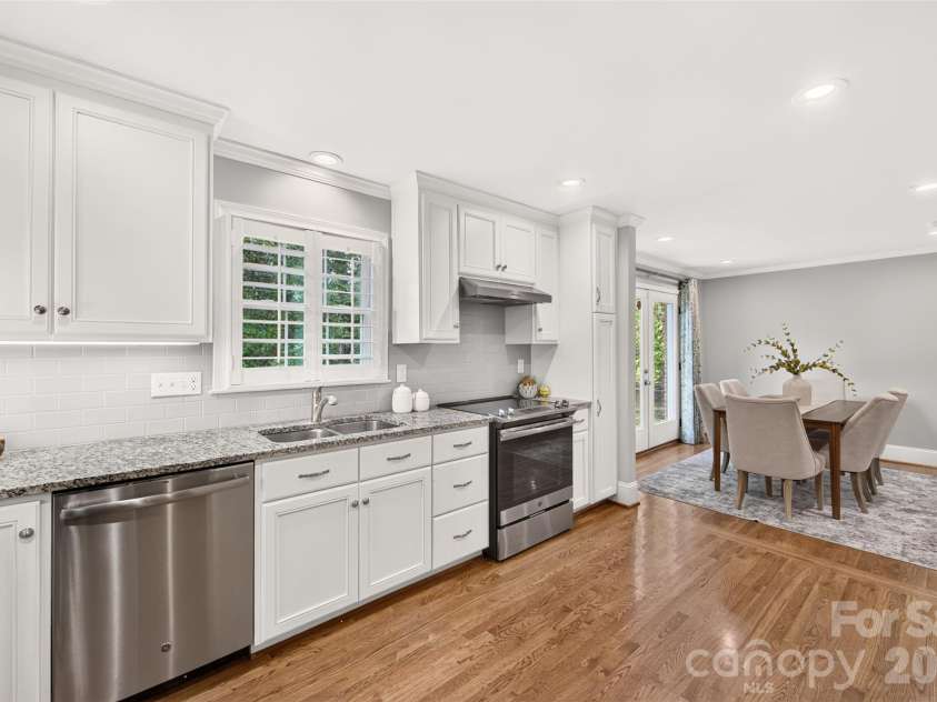 3022 Finley Place, Charlotte, NC 28210.  MLS# CAR4432416, YatesRealty ID 55554. 