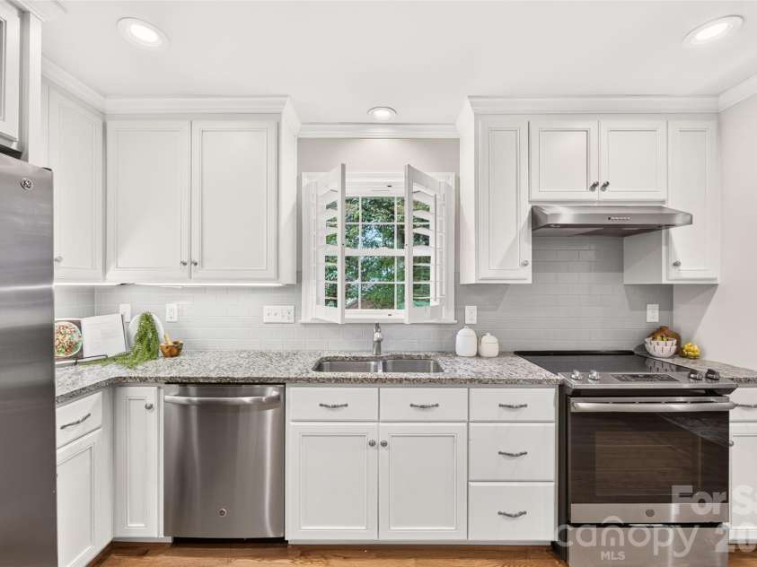 3022 Finley Place, Charlotte, NC 28210.  MLS# CAR4432416, YatesRealty ID 55554. 