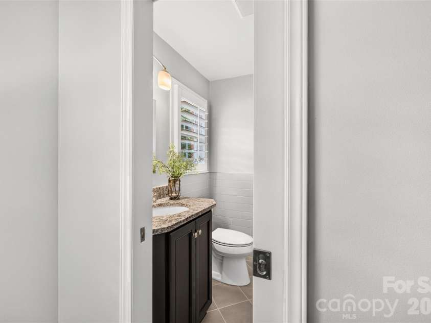3022 Finley Place, Charlotte, NC 28210.  MLS# CAR4432416, YatesRealty ID 55554. 