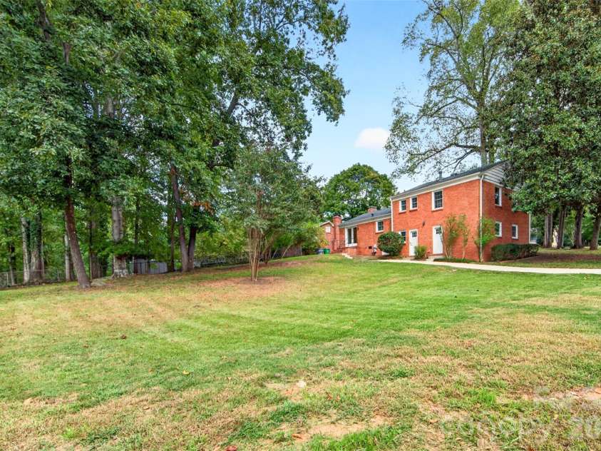 3022 Finley Place, Charlotte, NC 28210.  MLS# CAR4432416, YatesRealty ID 55554. 