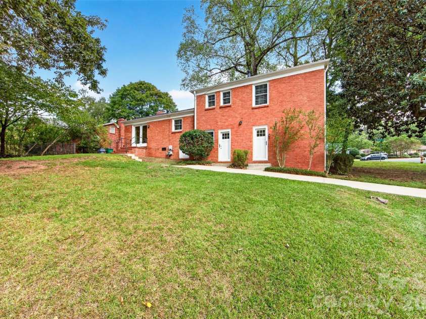 3022 Finley Place, Charlotte, NC 28210.  MLS# CAR4432416, YatesRealty ID 55554. 