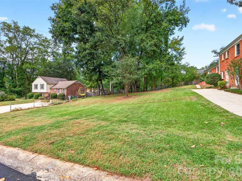 3022 Finley Place, Charlotte, NC 28210.  MLS# CAR4432416, YatesRealty ID 55554. 
