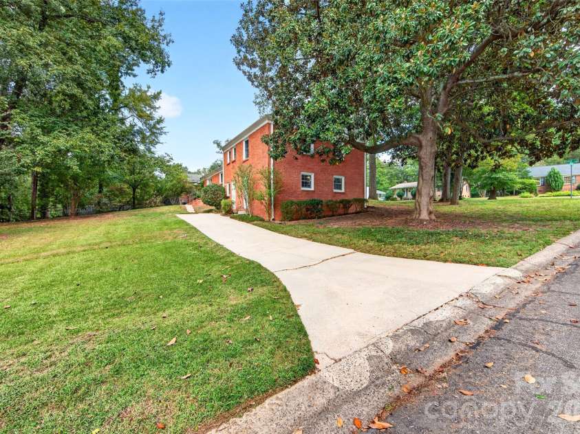 3022 Finley Place, Charlotte, NC 28210.  MLS# CAR4432416, YatesRealty ID 55554. 