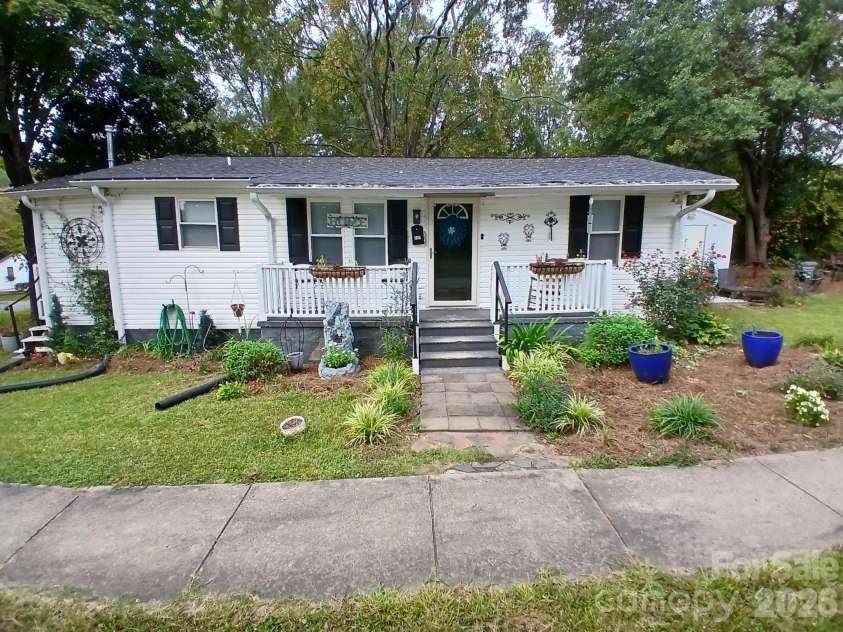 115 Davis Street, Dallas, NC 28034.  MLS# CAR4432832, YatesRealty ID 55555. 
