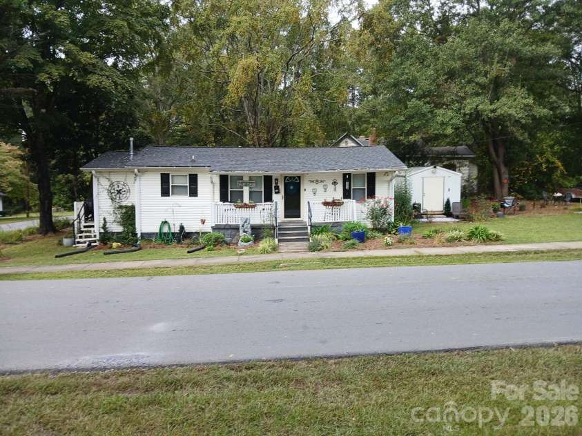 115 Davis Street, Dallas, NC 28034.  MLS# CAR4432832, YatesRealty ID 55555. 