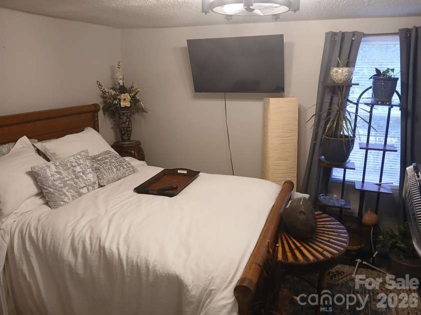 115 Davis Street, Dallas, NC 28034.  MLS# CAR4432832, YatesRealty ID 55555. 