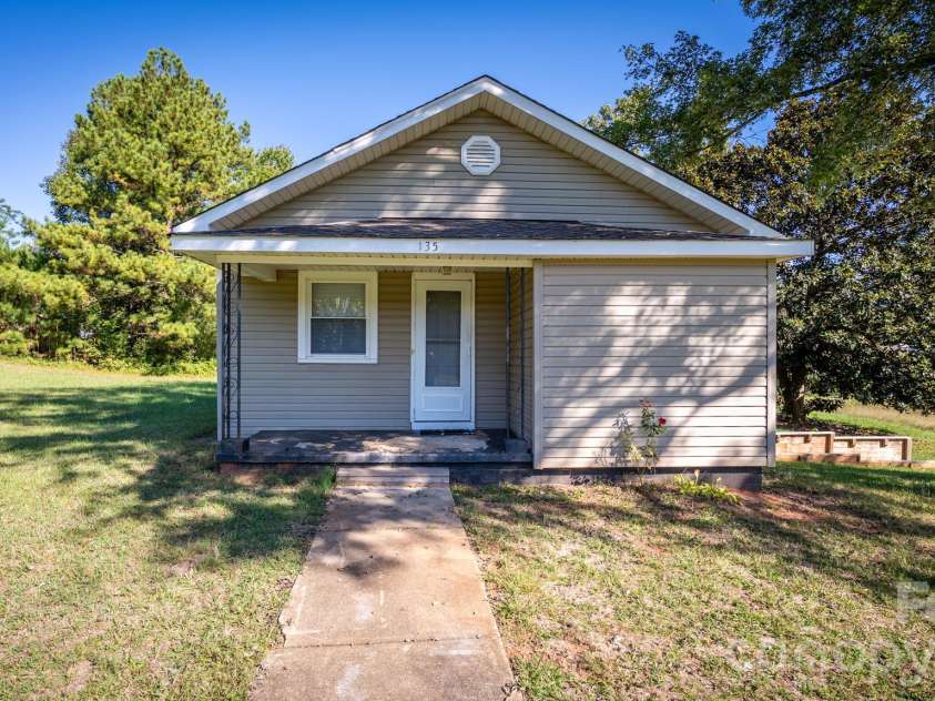 135 Vinson Road, Statesville, NC 28677.  MLS# CAR4432712, YatesRealty ID 55556. 
